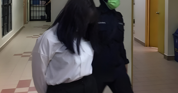 Bán vàng cưới được 560 triệu đồng, 1 tuần sau, người phụ nữ bị công an tìm đến nhà, còng tay đưa về đồn